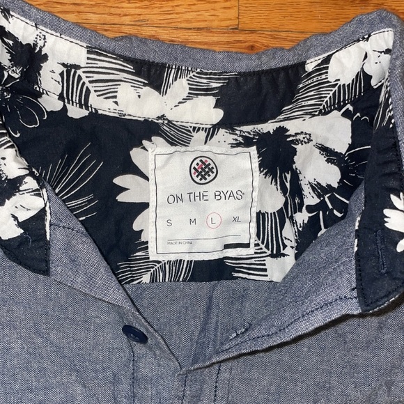 Men’s button down long sleeve - Picture 2 of 2